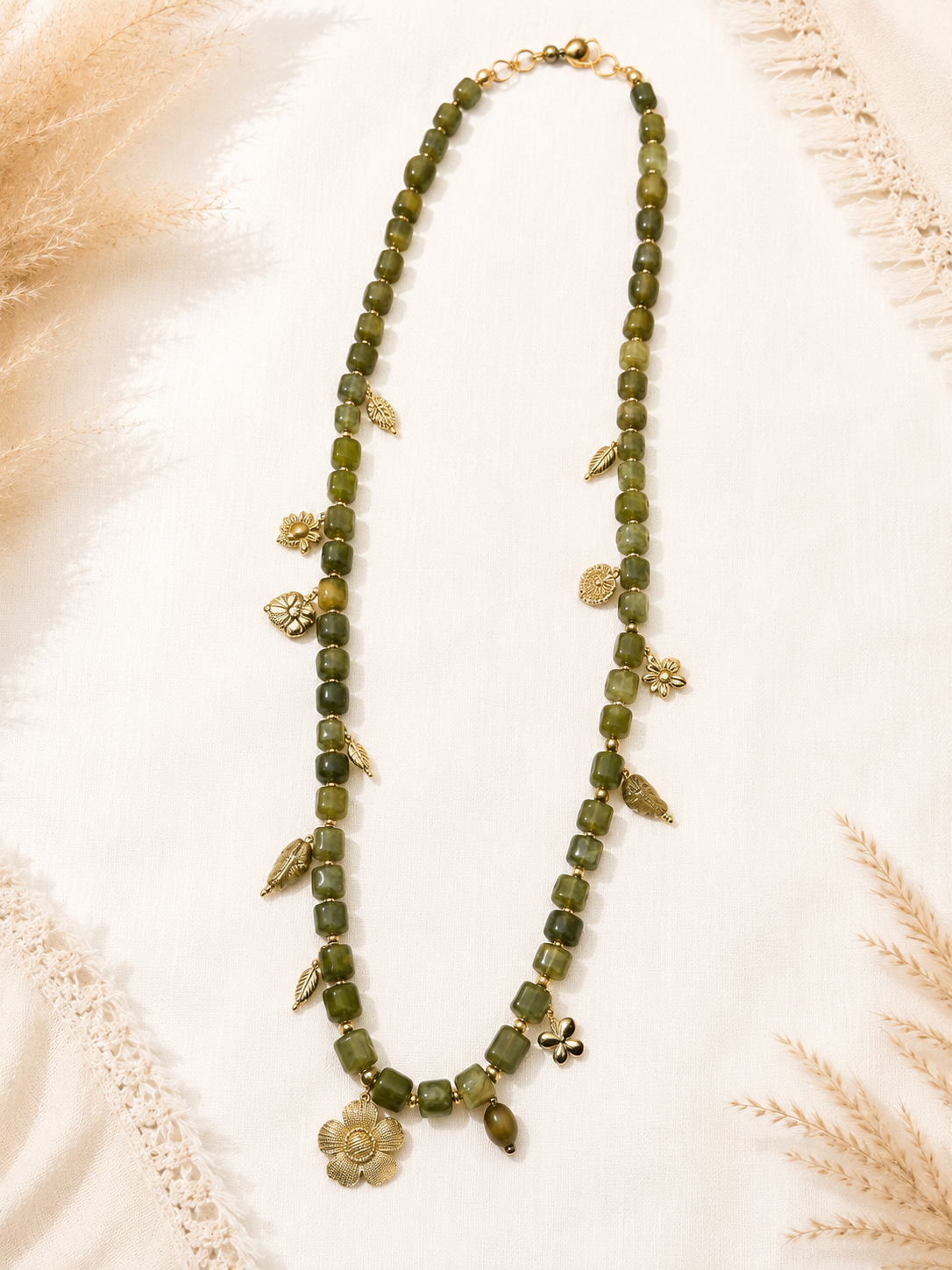 Collier kaki PIA