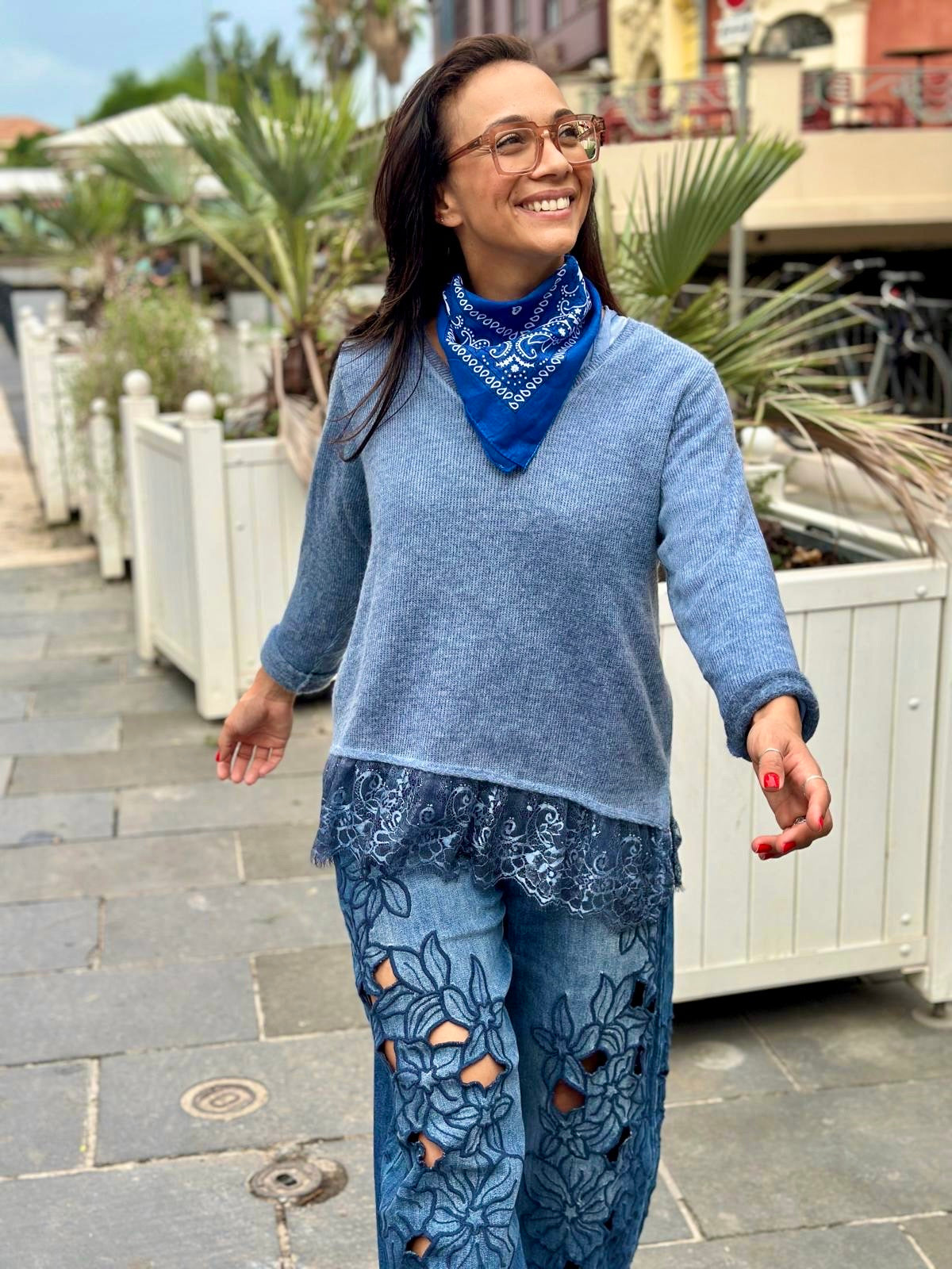 Pull bleu DENTELLA